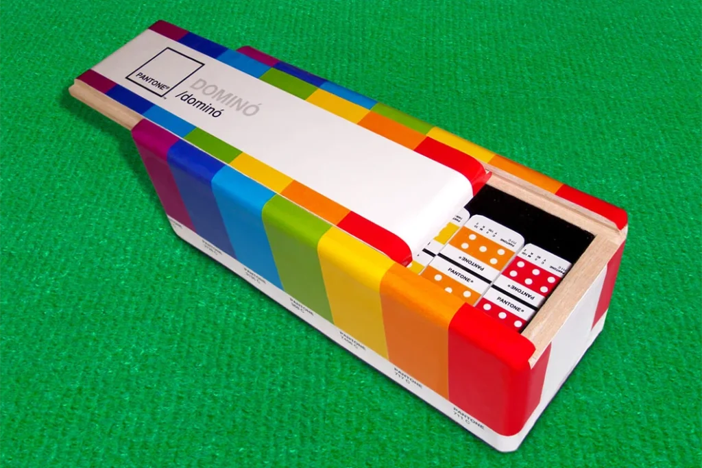 Dominó Pantone - Caja abierta Dominó Pantone - Caja abierta
